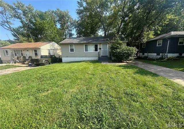 Photo 1 of Sale Pending at 8532 Jenny Dr, St Louis, MO 63121 | MLS# MIS26051409 | Listing updated on 2026-09-04