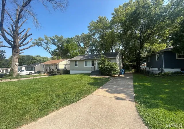 Photo 2 of Sale Pending at 8532 Jenny Dr, St Louis, MO 63121 | MLS# MIS26051409 | Listing updated on 2026-09-04