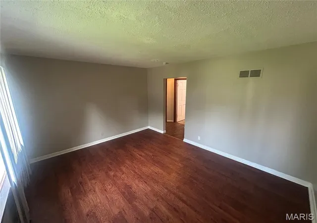 Photo 3 of Sale Pending at 8532 Jenny Dr, St Louis, MO 63121 | MLS# MIS26051409 | Listing updated on 2026-09-04