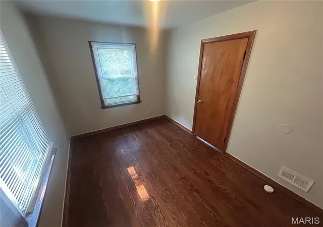 Photo 3 of Sale Pending at 8532 Jenny Dr, St Louis, MO 63121 | MLS# MIS26051409 | Listing updated on 2026-09-04