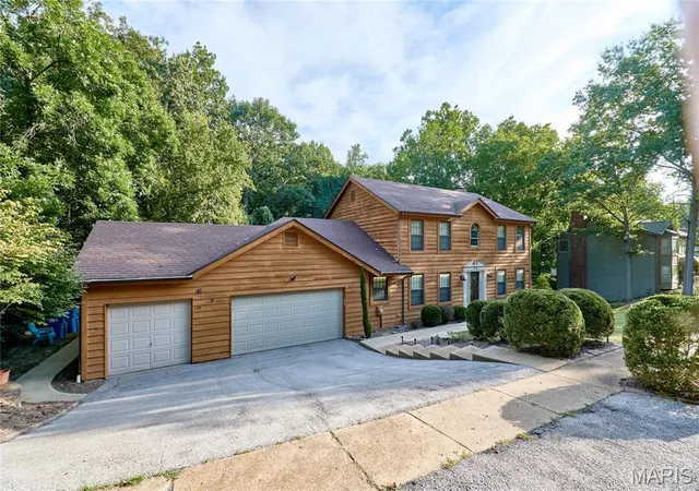Photo 4 of Single family home for sale at 1921 Wolfcreek Pass Ct, Wildwood, MO 63011 | MLS# MIS26051412 | Listing updated on 2026-09-13