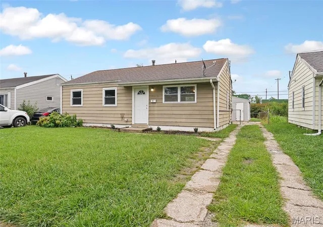 2nd image of 25 Briarcliff Dr, Granite City, IL 62040 | MLS# MIS26051413