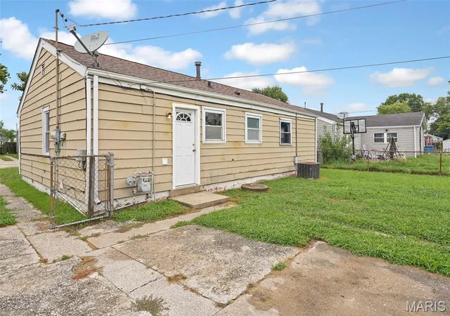 25th image of 25 Briarcliff Dr, Granite City, IL 62040 | MLS# MIS26051413