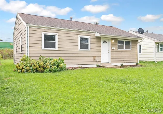 Photo 3 of Single family home for sale at 25 Briarcliff Dr, Granite City, IL 62040 | MLS# MIS26051413 | Listing updated on 2026-09-19
