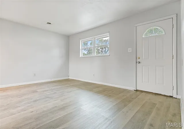 Photo 3 of Single family home for sale at 25 Briarcliff Dr, Granite City, IL 62040 | MLS# MIS26051413 | Listing updated on 2026-09-19