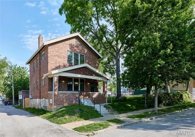 Photo 2 of Multi family home for sale at 5021 Ray Ave, Saint Louis, MO 63116 | MLS# MIS26051414 | Listing updated on 2026-09-22