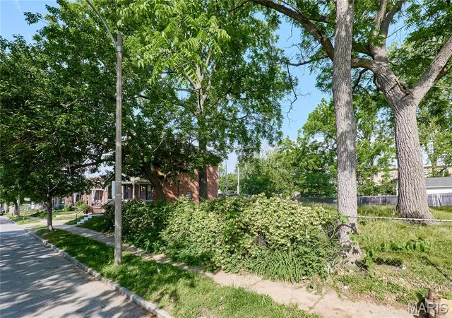 Photo 3 of Multi family home for sale at 5021 Ray Ave, Saint Louis, MO 63116 | MLS# MIS26051414 | Listing updated on 2026-09-22