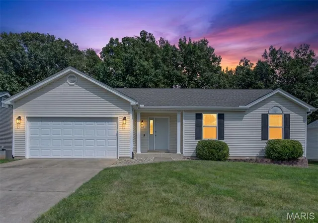 Photo 1 of Sale Pending at 868 Molloy Dr, O Fallon, MO 63366 | MLS# MIS26051420 | Listing updated on 2026-08-17