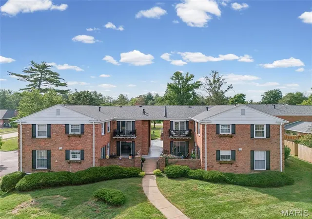 Photo 3 of Sale Pending at 13419 Land O Woods Dr #1, Saint Louis, MO 63141 | MLS# MIS26051446 | Listing updated on 2026-09-28