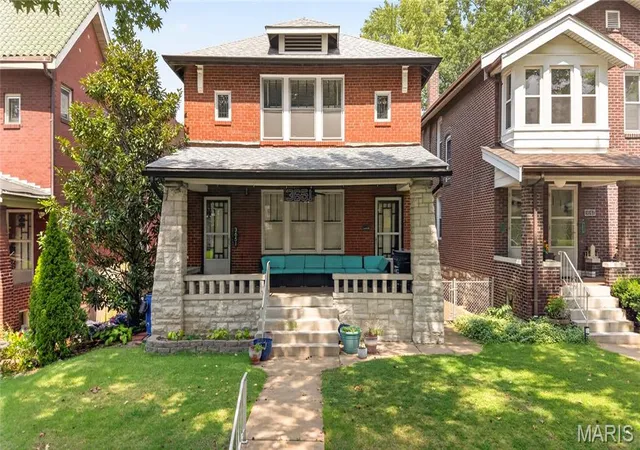 Photo 1 of Single family home for sale at 3651 Dover Pl, Saint Louis, MO 63116 | MLS# MIS26051451 | Listing updated on 2026-08-31