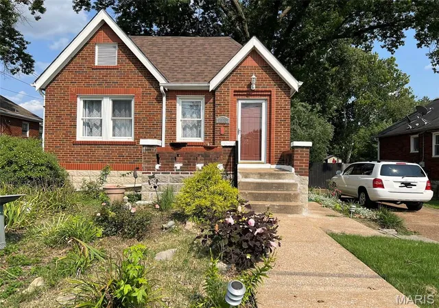Photo 1 of Sale Pending at 2366 Addie Ave, Saint Louis, MO 63114 | MLS# MIS26051456 | Listing updated on 2026-08-24