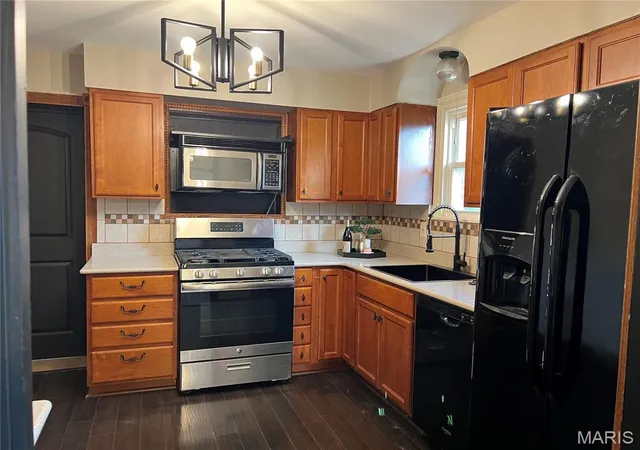 Photo 3 of Sale Pending at 2366 Addie Ave, Saint Louis, MO 63114 | MLS# MIS26051456 | Listing updated on 2026-08-24