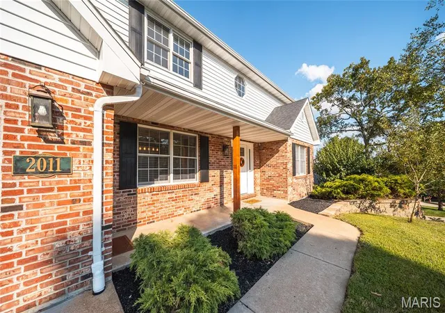 2nd image of 2011 Legend Ct, Jefferson City, MO 65101 | MLS# MIS26051462