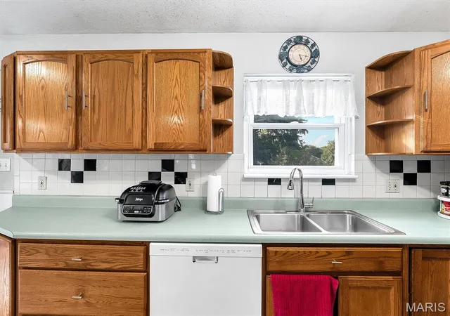 Photo 3 of Sale Pending at 5001 Melanie Wilkes Ln, Villa Ridge, MO 63089 | MLS# MIS26051465 | Listing updated on 2026-09-02