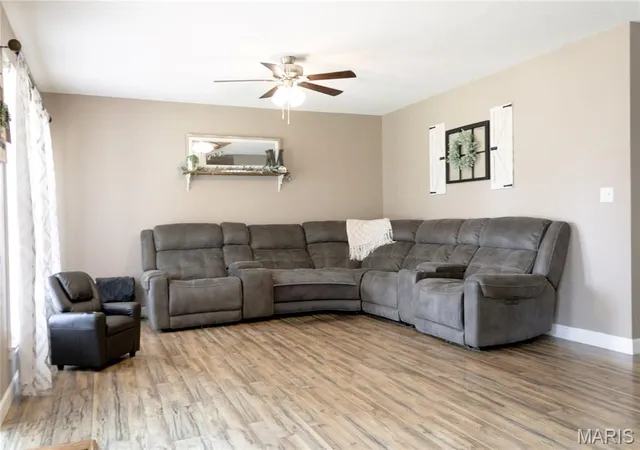 3rd image of 305 W Hillside Dr, Farmington, MO 63640 | MLS# MIS26051471
