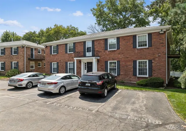 2nd image of 624 Candleberry Ct, Saint Louis, MO 63122