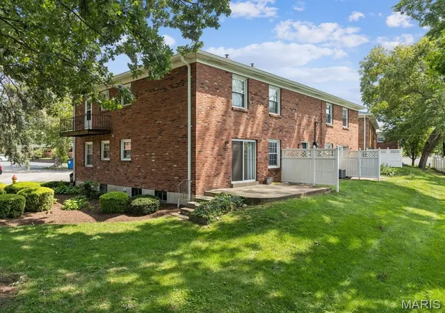 2nd image of 624 Candleberry Ct #B, Saint Louis, MO 63122 | MLS# MIS26051473