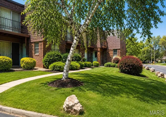 1st image of 20 Arbor Village Ct, Saint Louis, MO 63135 | MLS# MIS26051474