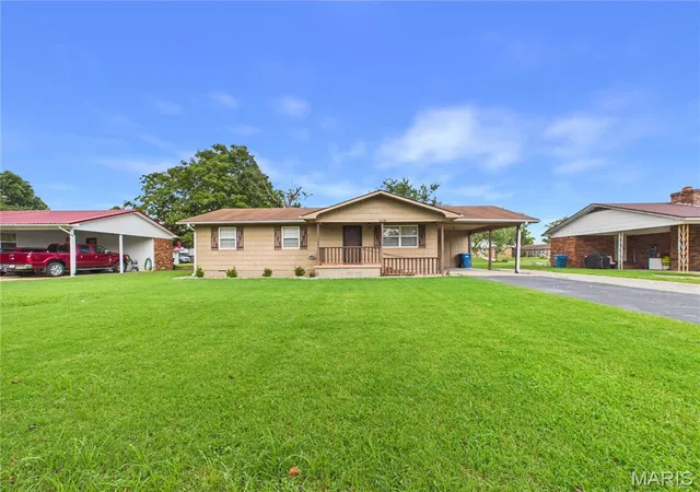 Photo 3 of Single family home for sale at 1608 Sidney St, Malden, MO 63863 | MLS# MIS26051478 | Listing updated on 2026-08-12