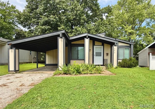 Photo 1 of Sale Pending at 3273 Green Pasture Dr, Florissant, MO 63031 | MLS# MIS26051483 | Listing updated on 2026-08-24