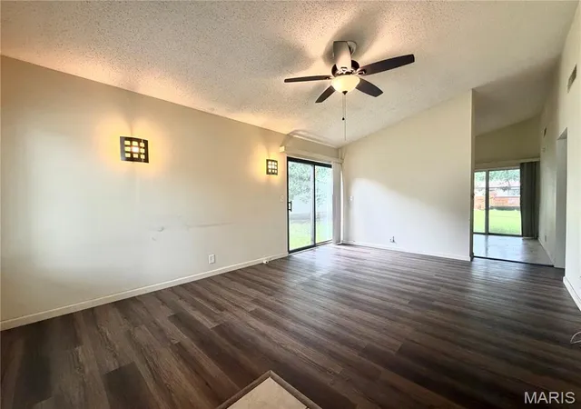 Photo 3 of Sale Pending at 3273 Green Pasture Dr, Florissant, MO 63031 | MLS# MIS26051483 | Listing updated on 2026-10-14