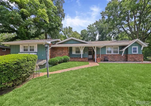 2nd image of 133 Country Club, Belleville, IL 62223 | MLS# MIS26051485