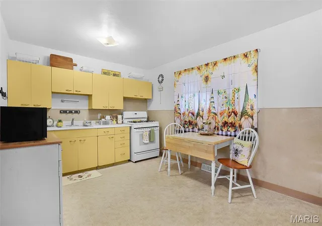 Photo 4 of Sale Pending at 2 Briarcliff Dr, Granite City, IL 62040 | MLS# MIS26051486 | Listing updated on 2026-09-19