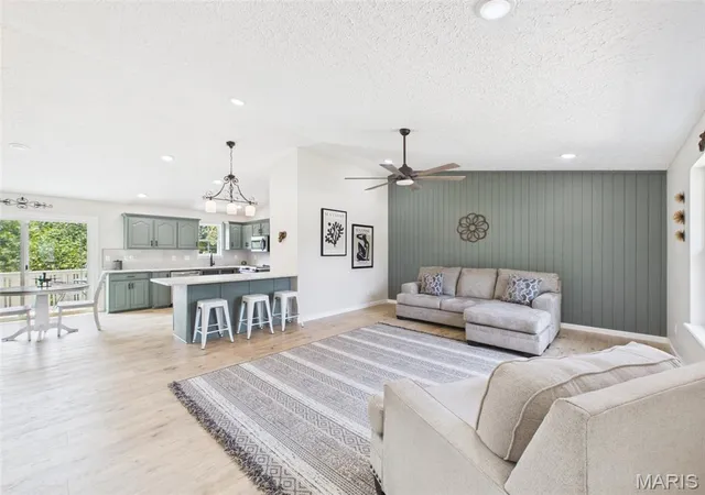 Photo 3 of Sale Pending at 17080 Lensman Rd, Saint Robert, MO 65584 | MLS# MIS26051488 | Listing updated on 2026-10-07