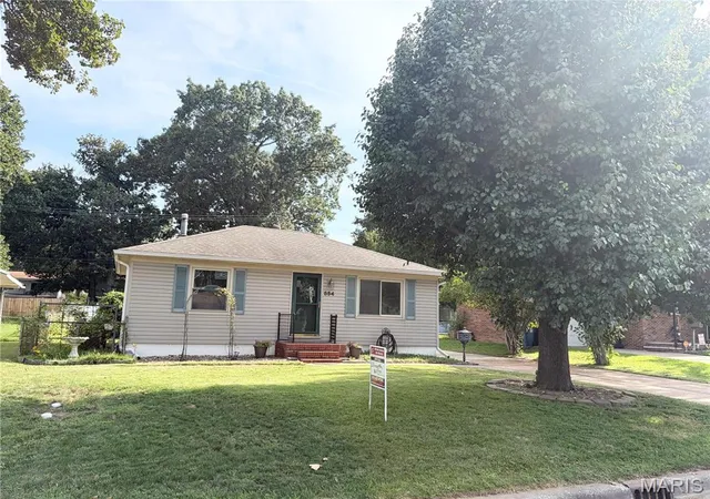 Photo 2 of Sale Pending at 554 Mildred Ave, Wood River, IL 62095 | MLS# MIS26051489 | Listing updated on 2026-09-07