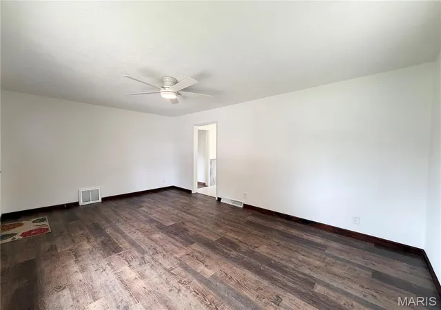 Photo 4 of Sale Pending at 554 Mildred Ave, Wood River, IL 62095 | MLS# MIS26051489 | Listing updated on 2026-09-07