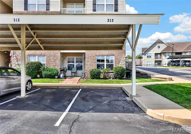 Photo 2 of Sale Pending at 313 Bramblett Hls, O Fallon, MO 63366 | MLS# MIS26051494 | Listing updated on 2026-09-22