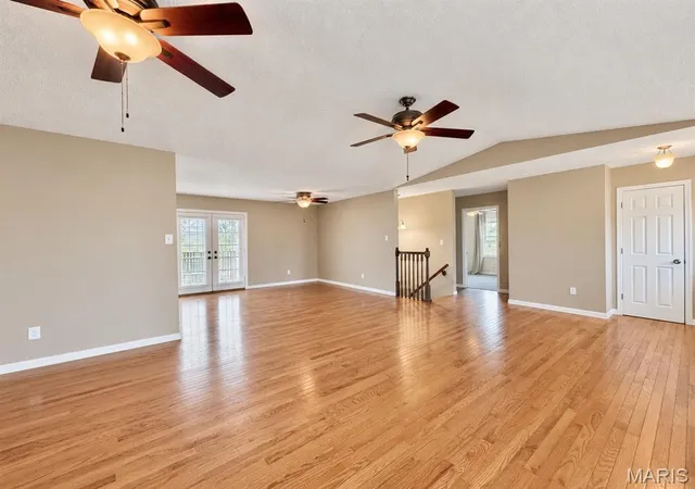 Photo 4 of Sale Pending at 15 Toni Trails Ct, Fenton, MO 63026 | MLS# MIS26051511 | Listing updated on 2026-10-05