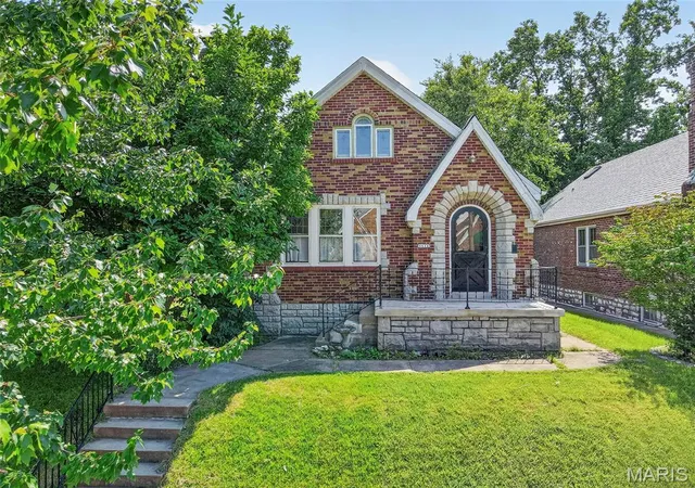 Photo 1 of Sale Pending at 6644 Winona Ave, St Louis, MO 63109 | MLS# MIS26051521 | Listing updated on 2026-08-31