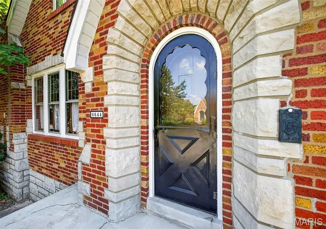Photo 2 of Sale Pending at 6644 Winona Ave, St Louis, MO 63109 | MLS# MIS26051521 | Listing updated on 2026-08-31