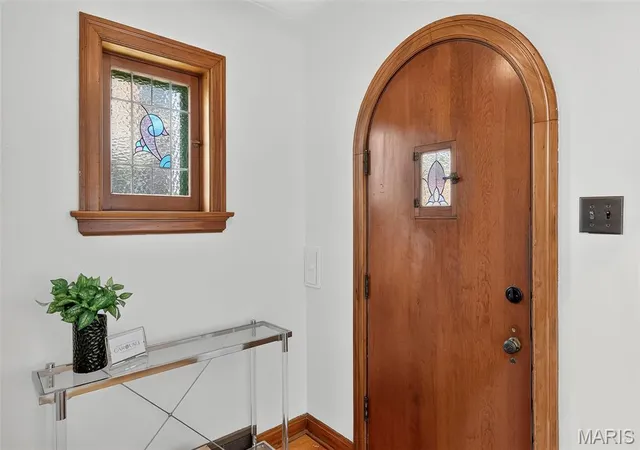 Photo 3 of Sale Pending at 6644 Winona Ave, St Louis, MO 63109 | MLS# MIS26051521 | Listing updated on 2026-08-31