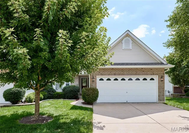 2nd image of 239 Park Ridge Dr #74B, O'fallon, MO 63366 | MLS# MIS26051531