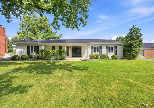 Photo 1 of Single family home for sale at 165 Saddleford Dr, Chesterfield, MO 63017 | MLS# MIS26051546 | Listing updated on 2026-09-14