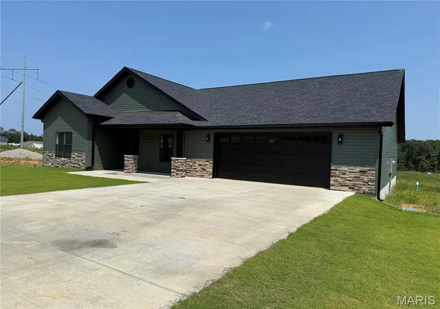 1st image of 326 Kearbey Dr, Poplar Bluff, MO 63901 | MLS# MIS26051551