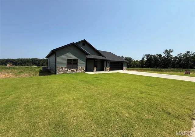 2nd image of 326 Kearbey Dr, Poplar Bluff, MO 63901 | MLS# MIS26051551