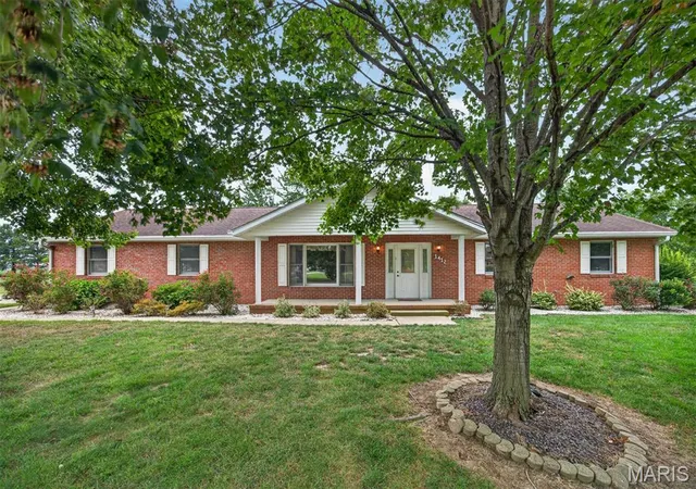 Photo 1 of Single family home for sale at 1412 Pinewood Ln, Breese, IL 62230 | MLS# MIS26051552 | Listing updated on 2026-08-20