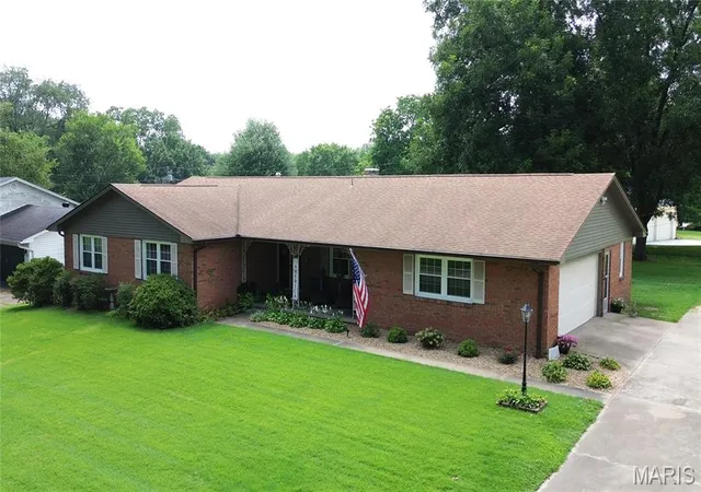 Photo 1 of Single family home for sale at 1229 Fairlane Dr, Cape Girardeau, MO 63701 | MLS# MIS26051558 | Listing updated on 2026-09-14