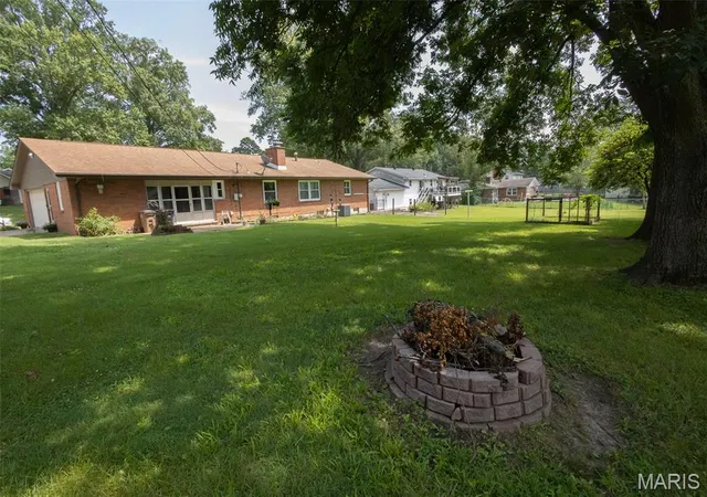 Photo 3 of Single family home for sale at 1229 Fairlane Dr, Cape Girardeau, MO 63701 | MLS# MIS26051558 | Listing updated on 2026-09-24
