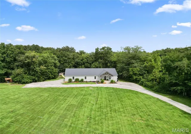 1st image of 8485 Flat Bottom Trl, Hillsboro, IL 62049 | MLS# MIS26051561