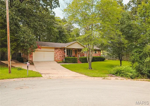 Photo 3 of Single family home for sale at 2632 Fox Dr, Poplar Bluff, MO 63901 | MLS# MIS26051567 | Listing updated on 2026-10-05