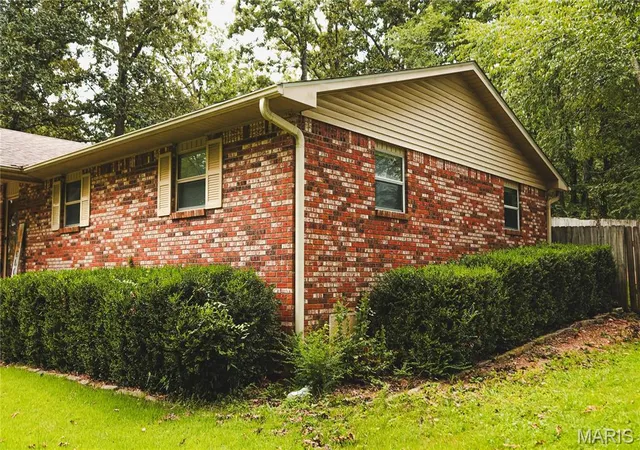 Photo 4 of Single family home for sale at 2632 Fox Dr, Poplar Bluff, MO 63901 | MLS# MIS26051567 | Listing updated on 2026-10-05