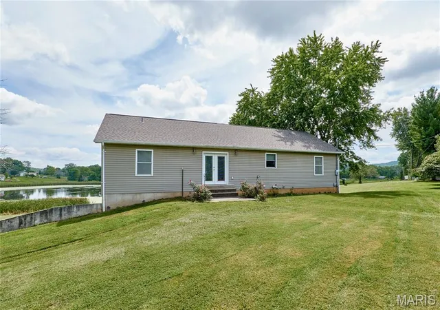 Photo 3 of Single family home for sale at 55 Lakeview Cir, Elsberry, MO 63343 | MLS# MIS26051570 | Listing updated on 2026-08-21