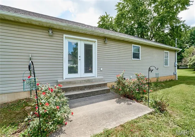 Photo 3 of Single family home for sale at 55 Lakeview Cir, Elsberry, MO 63343 | MLS# MIS26051570 | Listing updated on 2026-08-21