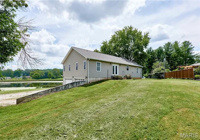 Photo 4 of Single family home for sale at 55 Lakeview Cir, Elsberry, MO 63343 | MLS# MIS26051570 | Listing updated on 2026-08-21