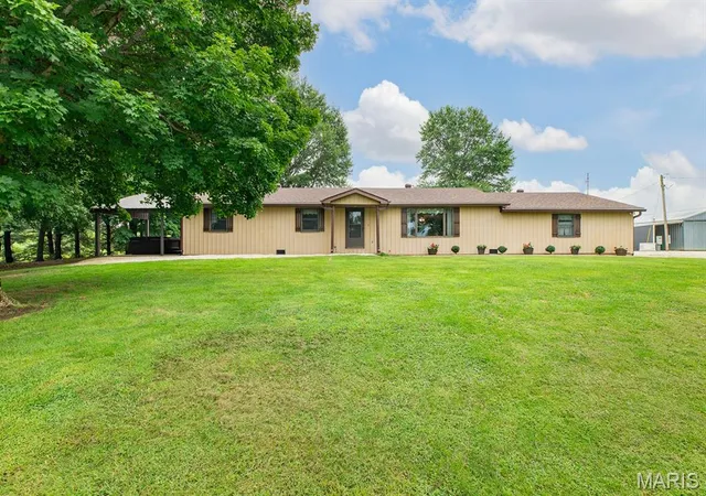 Photo 1 of Sale Pending at 29022 Smith Rd, Medora, IL 62063 | MLS# MIS26051572 | Listing updated on 2026-08-20