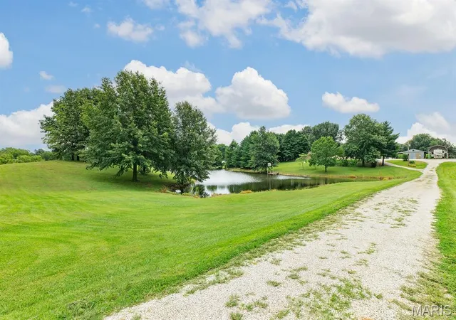 Photo 2 of Sale Pending at 29022 Smith Rd, Medora, IL 62063 | MLS# MIS26051572 | Listing updated on 2026-08-20